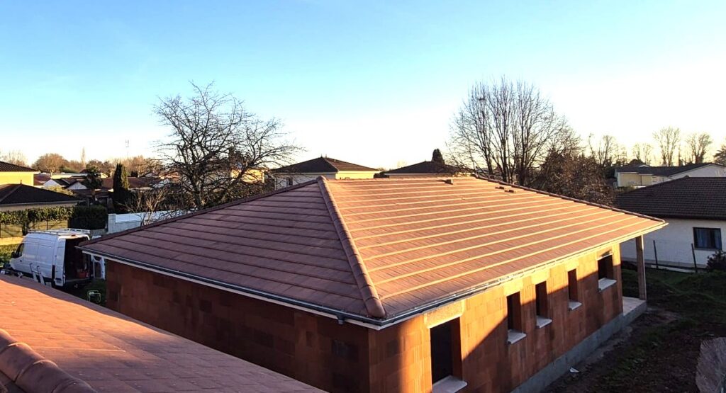 Toiture traditionnelle sur construction moderne