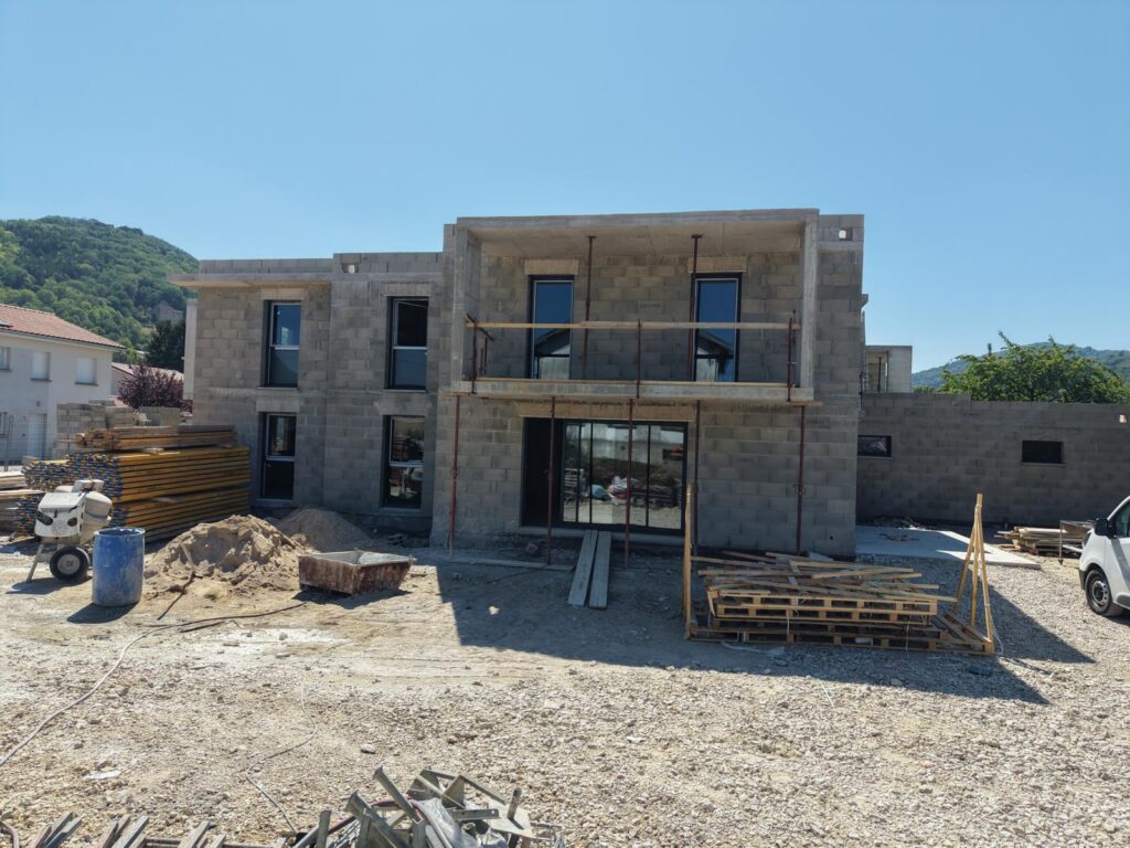 Collectif de 11 logement en hors d’air, sur amberieu en bugey, Vue sur loggia